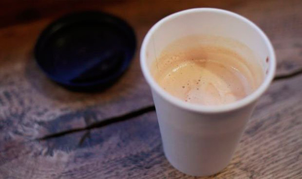 Encuentran bacterias fecales en las principales cadenas de café de Reino Unido