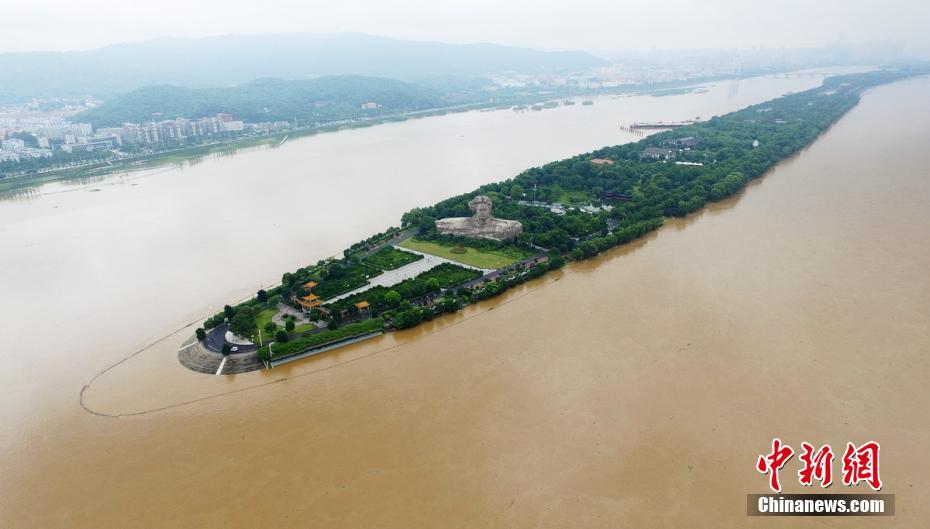 Tormentas provocan 260.000 evacuados y diques deteriorados en provincia central china 2
