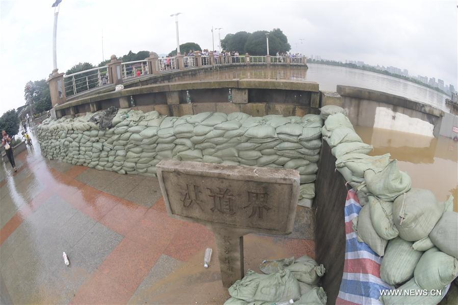 El cauce del río Xiangjiang asciende a un nivel récord