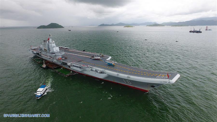 Llega a la RAEHK una flotilla que incluye al primer portaaviones chino Liaoning