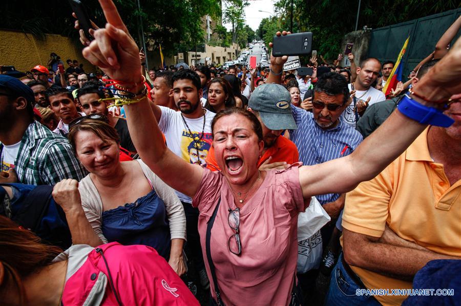 Bloque opositor de Venezuela dice que "presión de calle" motivó excarcelación de Leopoldo López