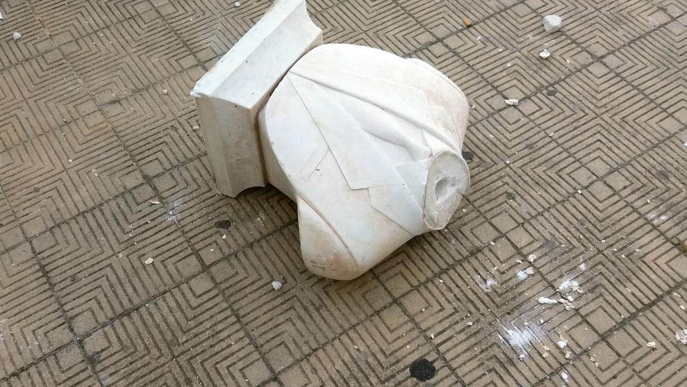 Decapitan la estatua del juez Falcone, asesinado por la mafia