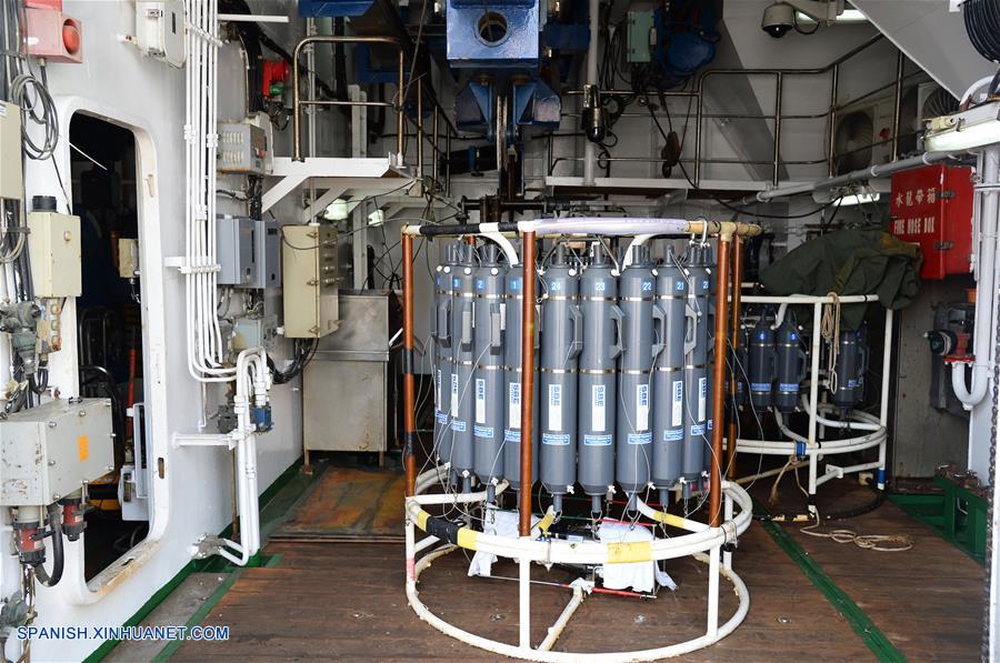 QINGDAO, julio 10, 2017 (Xinhua) -- Vista de equipo científico de detección, en el buque de investigación integral Kexue sale del puerto en Qingdao, en la provincia de Shandong, en el este de China, el 10 de julio de 2017. El buque de 99.6 metros de largo y 17.8 metros de ancho, que transporta equipos de detección científica producidos domésticamente por China, partió el lunes. (Xinhua/Zhang Xudong)