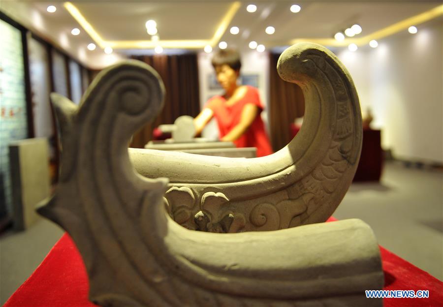 Artesanos chinos producen ladrillos tradicionales hechos a mano
