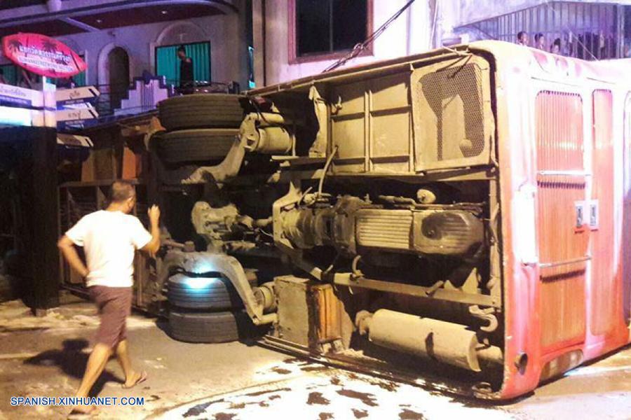 Accidente de autobús en Tailandia deja dos turistas chinos muertos y 24 lesionados