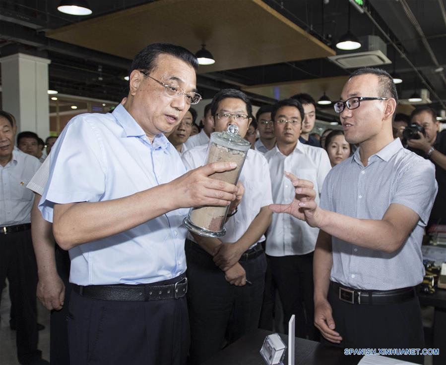 Primer ministro pide más esfuerzos para promover desarrollo económico en oeste de China