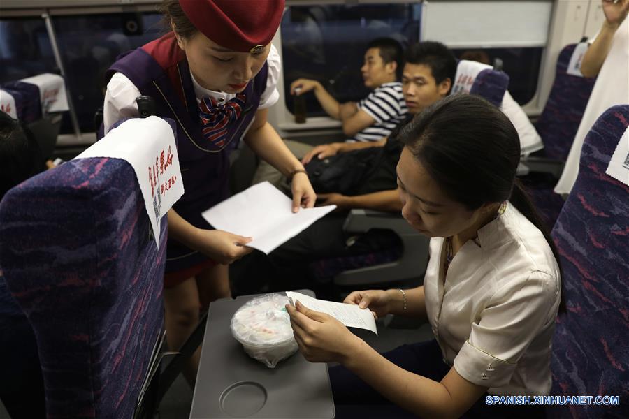 Trenes de alta velocidad chinos ofrecen servicio de entrega de alimentos bajo demanda
