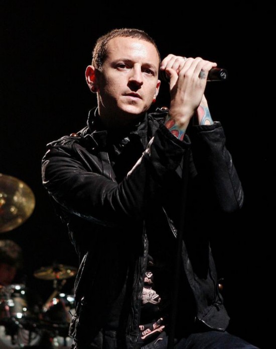 El vocalista principal de Linkin Park se suicida a los 41 años 4