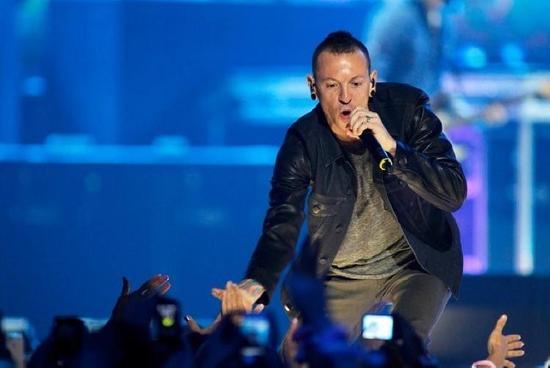 El vocalista principal de Linkin Park se suicida a los 41 años