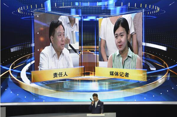 Programa de televisión en Wuhan ofrece la oportunidad de hacer preguntas a funcionarios