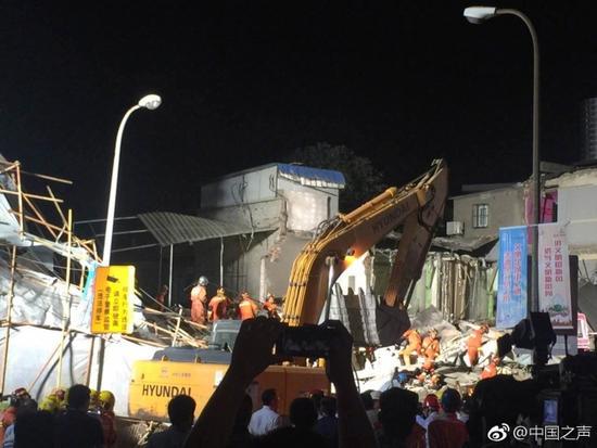Suman 4 muertos por accidente en demolición en ciudad china de Shanghai
