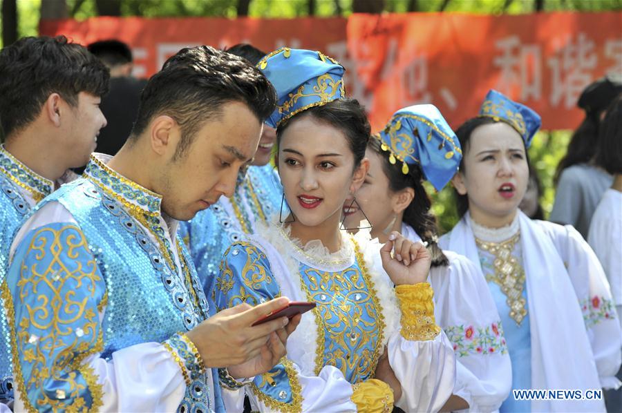Se celebra el Festival Saban de la etnia tártara celebrada en Tacheng