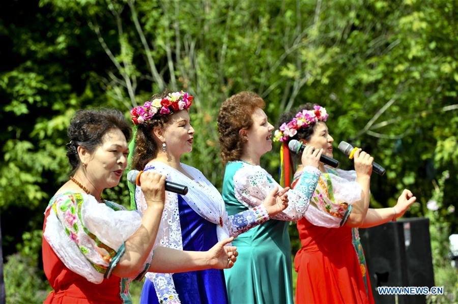 Se celebra el Festival Saban de la etnia tártara celebrada en Tacheng