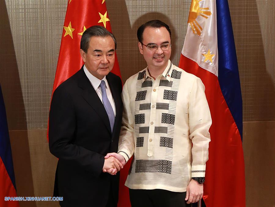 Canciller chino promete apoyar política exterior independiente de Filipinas