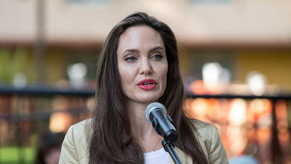 Angelina Jolie sufrió una parálisis facial tras su separación de Brad Pitt