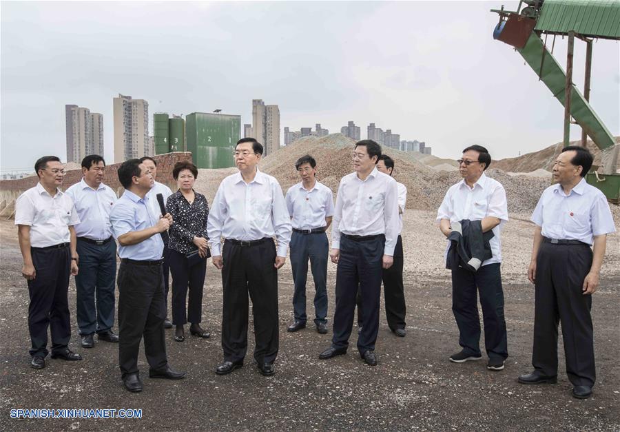 Máximo legislador chino enfatiza aplicación de ley para control de desechos sólidos