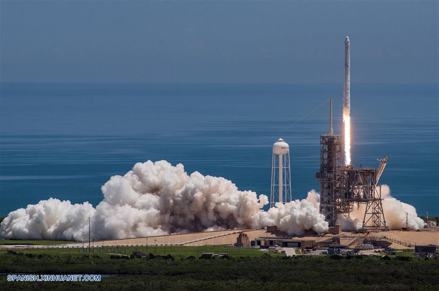 NASA: Dragon de SpaceX llega a Estación Espacial Internacional