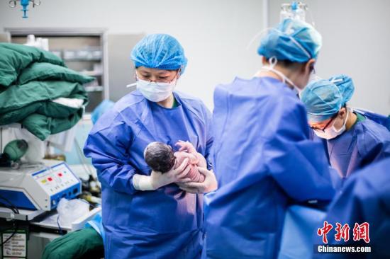 La tasa total de natalidad en China supera los 1,7 en 2016