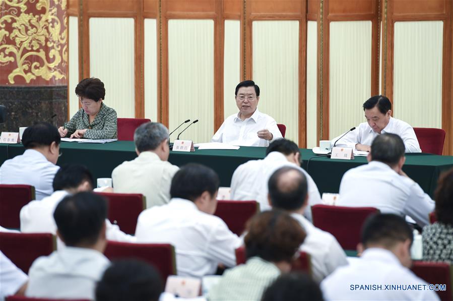 Máximo legislador chino pide a legisladores desempeñar plenamente su papel