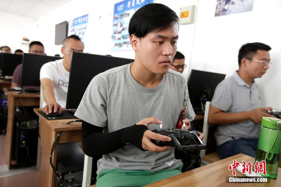 Beijing establece una escuela de entrenamiento para el pilotaje de drones