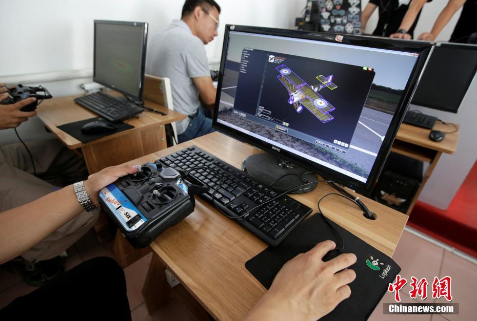 Beijing establece una escuela de entrenamiento para el pilotaje de drones