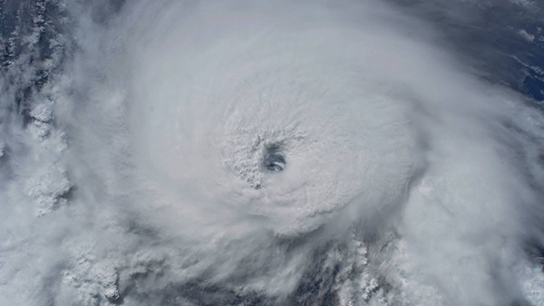 Captan asombrosas fotos del ojo del huracán José desde el espacio