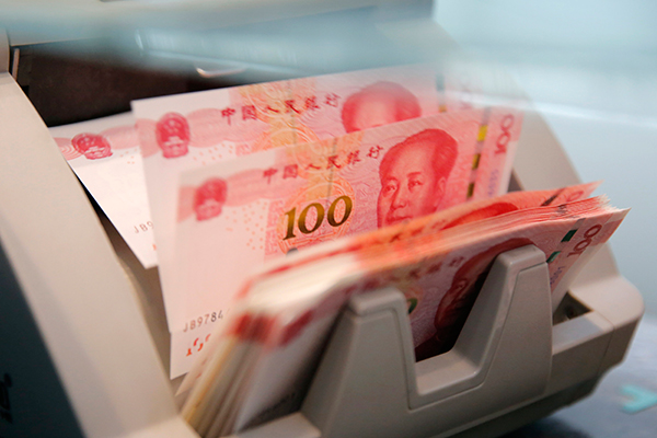 El yuan se debilita debido a la flexibilización de controles de capital
