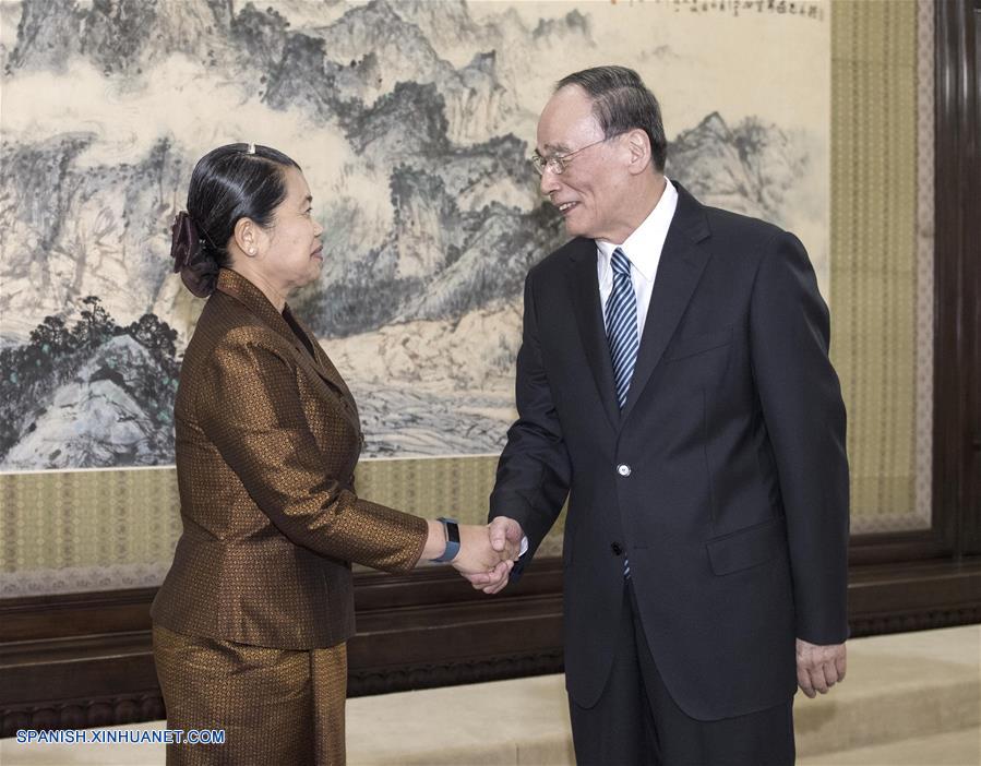 Jefe de disciplina de PCCh se reúne con viceprimera ministra de Camboya