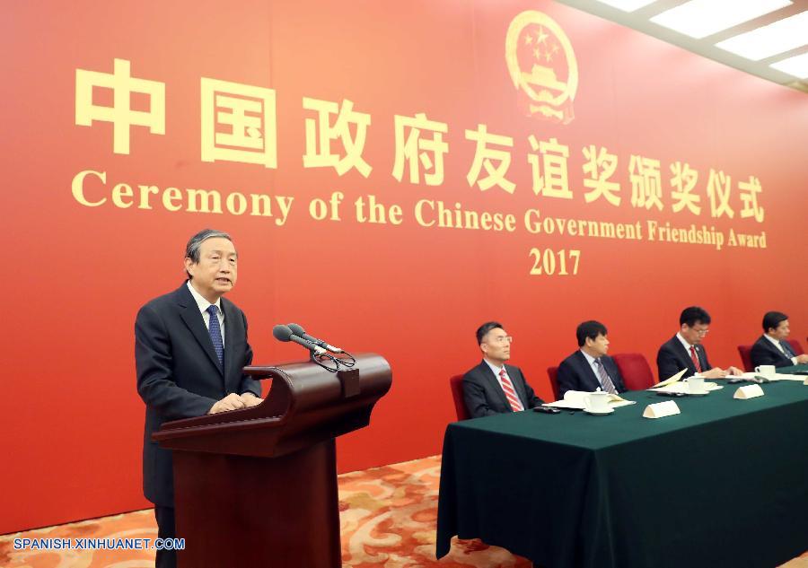 China entrega Premio de Amistad a expertos extranjeros
