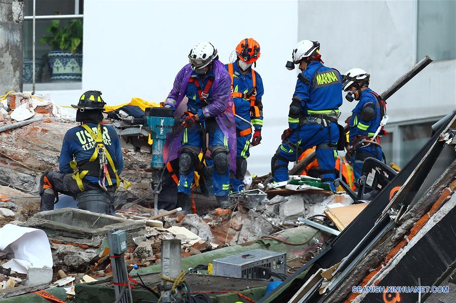 México eleva a 360 cifra de muertos por terremoto en en centro del país