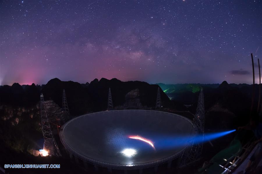 Imagen del 27 de junio de 2016 del Telescopio de Apertura Esférica de 500m (FAST, por sus siglas en inglés), en el condado de Pingtang, provincia de Guizhou, en el suroeste de China. (Xinhua/Liu Xu)
