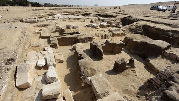Descubren restos de un templo de Ramsés II cerca de las pirámides de Guiza