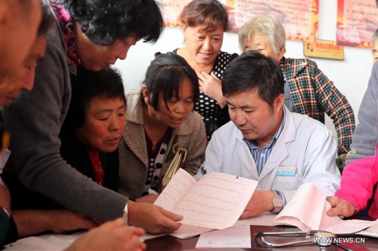 Médicos ofrecen servicio comunitario gratuito a los aldeanos de Shanxi