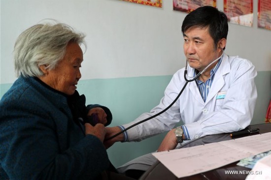 Médicos ofrecen servicio comunitario gratuito a los aldeanos de Shanxi