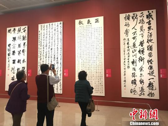 Obras caligráficas sobre la historia de China se exhiben en Beijing