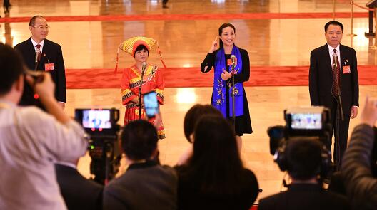 El "Corredor de los delegados" establecido por primera vez en el XIX Congreso Nacional del Partido Comunista de China muestra la confianza y apertura del evento