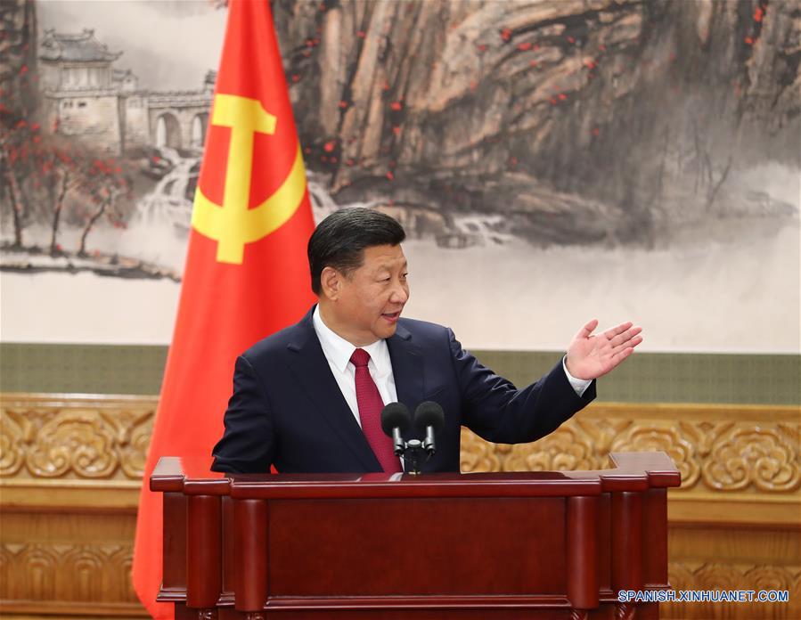 Xi Jinping y otros miembros de la cúpula del PCCh se reúnen con la prensa