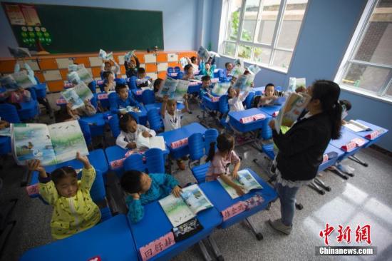 El gasto fiscal de China en educación supera los 3 billones de yuanes en 2016