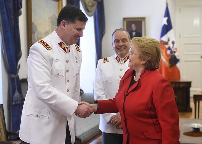 Bachelet designa a nuevo jefe del Ejército de Chile