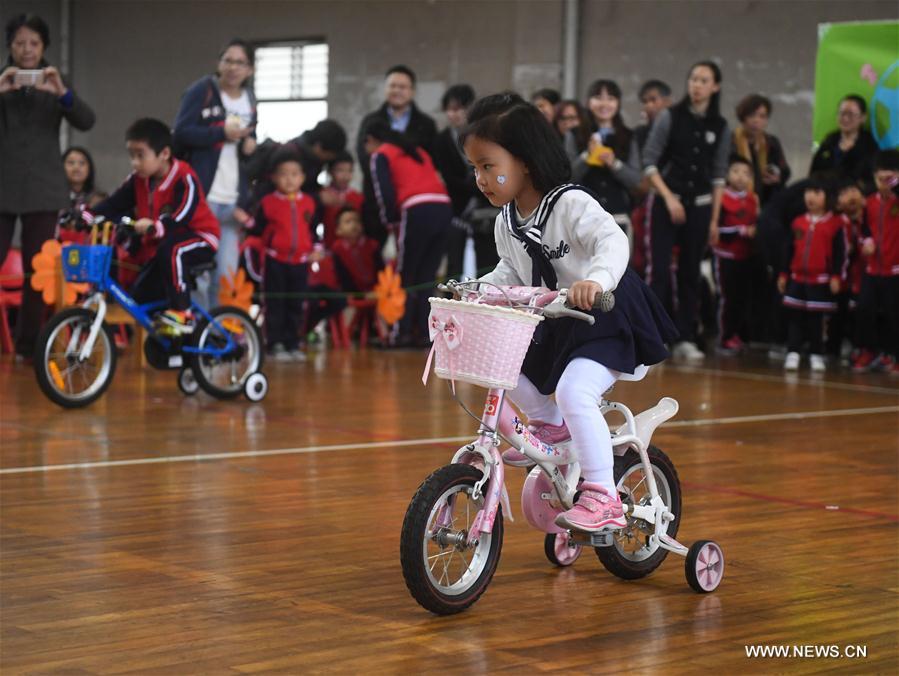 Organizan actividad deportiva en Zhejiang para mejorar la fuerza física de los niños