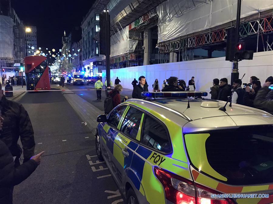 Reportan disparos mientras policía responde a incidente en metro de Londres