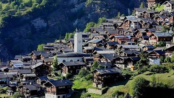 Un pueblo suizo pagará más de 50 mil euros a familias que decidan vivir allí