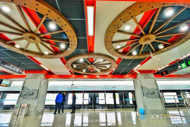 La nueva línea de metro de Chengdu luce las obras de artistas locales