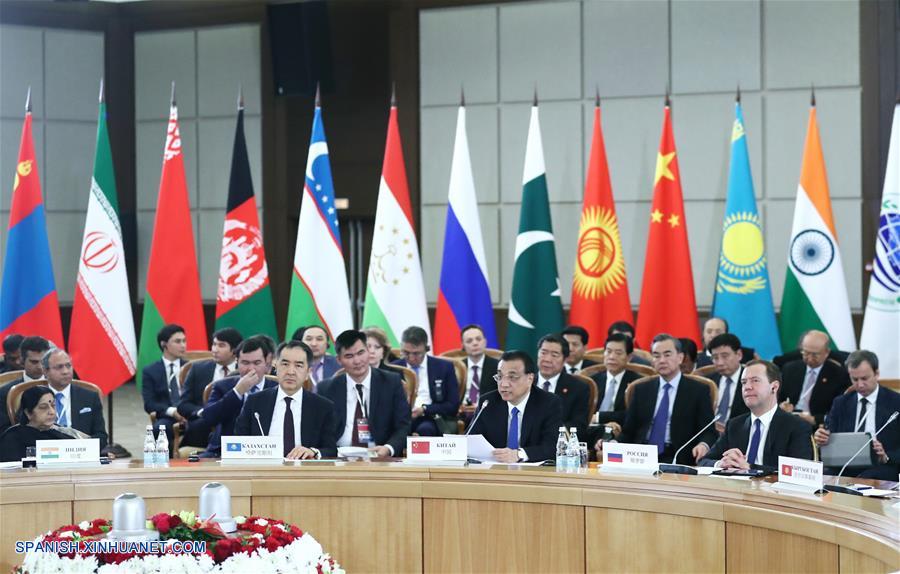 PM chino pide mayor cooperación de OCS en seguridad, comercio y conectividad