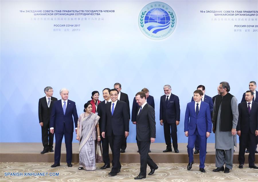 PM chino pide mayor cooperación de OCS en seguridad, comercio y conectividad