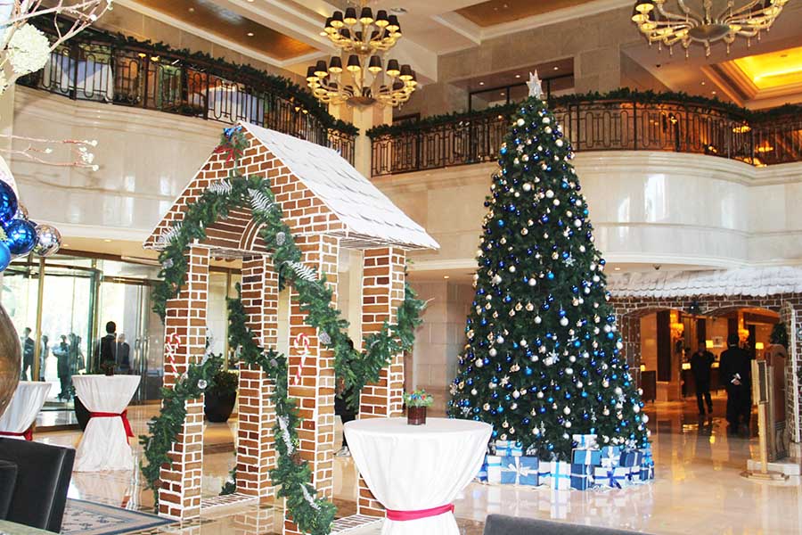 El Hotel St. Regis en Beijing celebra una ceremonia de iluminación del árbol de Navidad, el 30 de noviembre de 2017. [Foto proporcionada a chinadaily.com.cn]