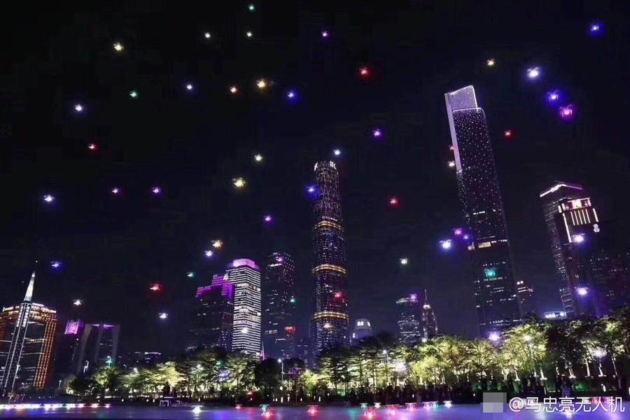 1.180 drones iluminan el cielo de Guangzhou durante el Foro Fortune Global 2017