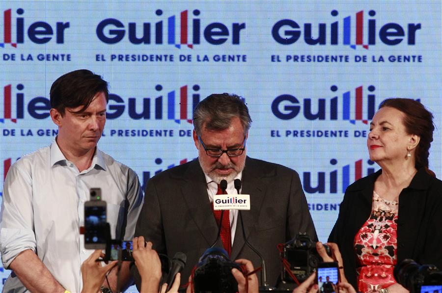 Guillier felicita a Piñera por su triunfo en elecciones presidenciales de Chile
