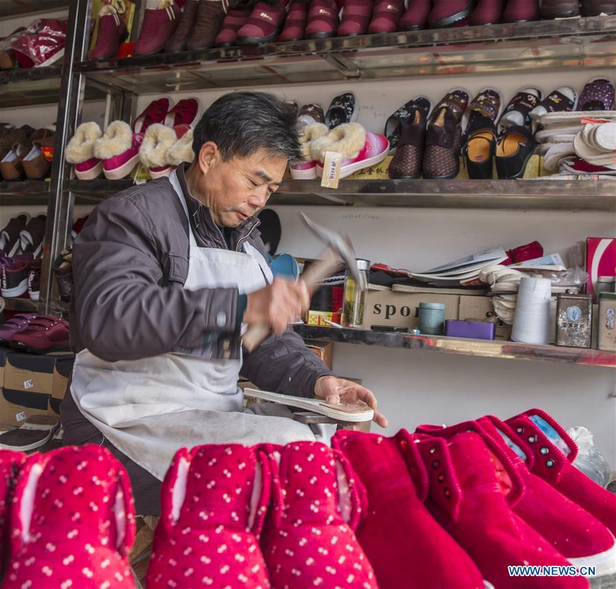 Los cómodos zapatos artesanales gozan de gran popularidad en Jiangsu