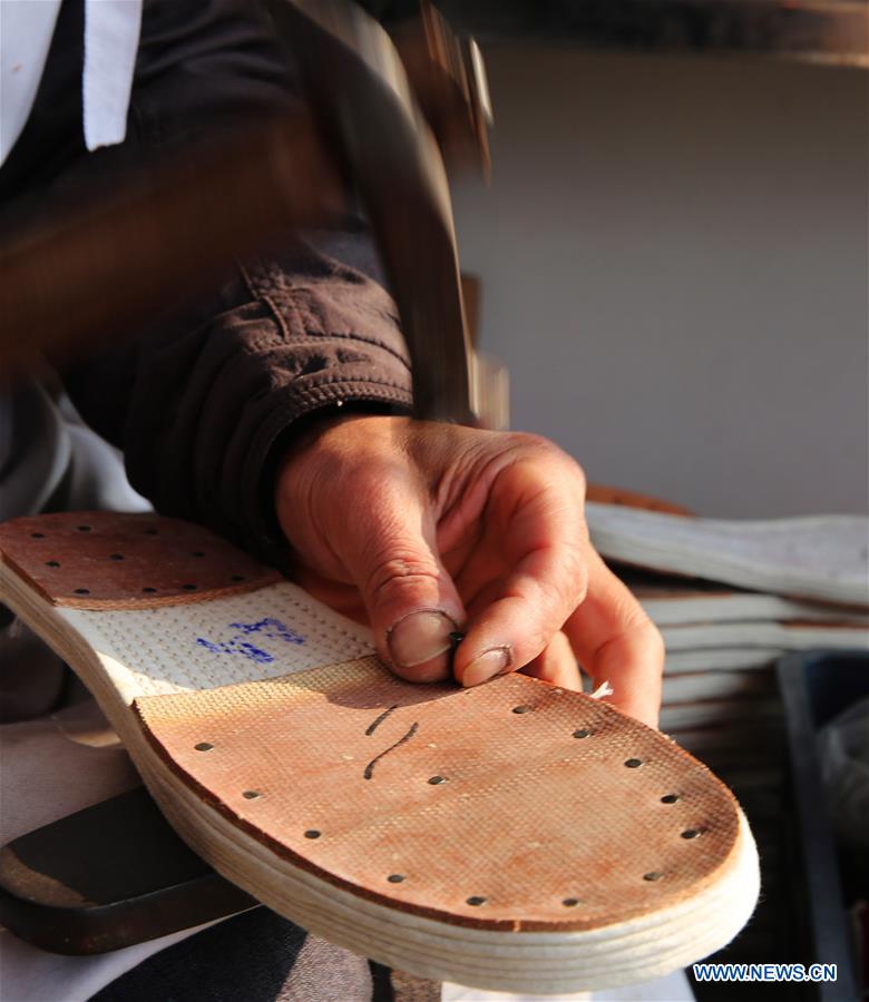 Los cómodos zapatos artesanales gozan de gran popularidad en Jiangsu